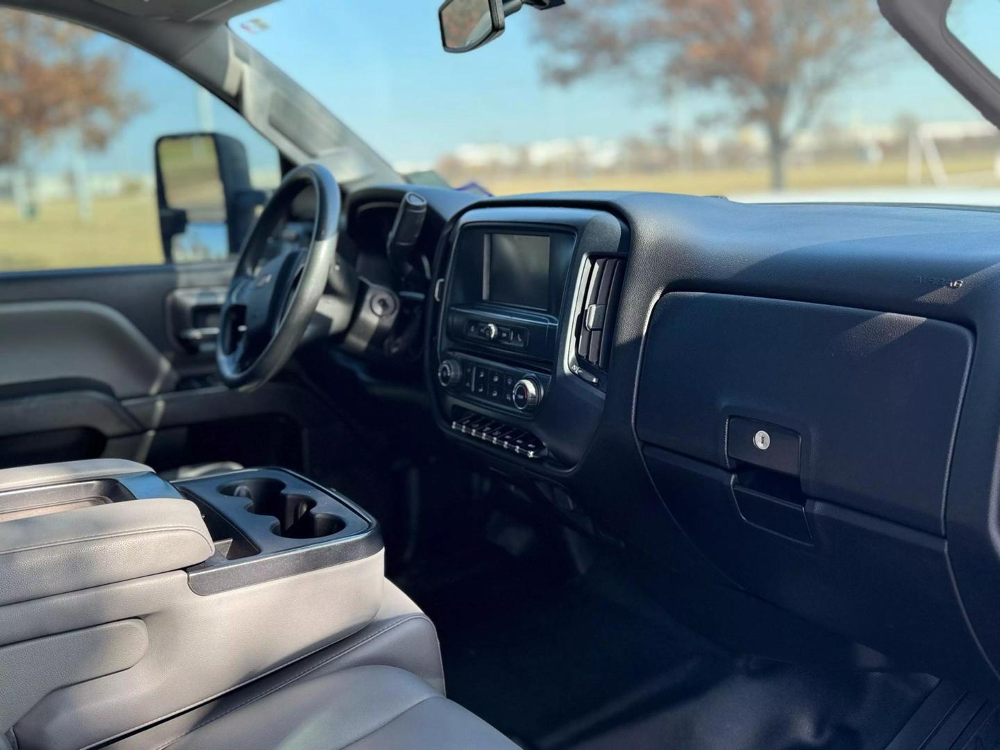 2018 Chevrolet Silverado 3500 Chassis Cab Work Truck photo 5