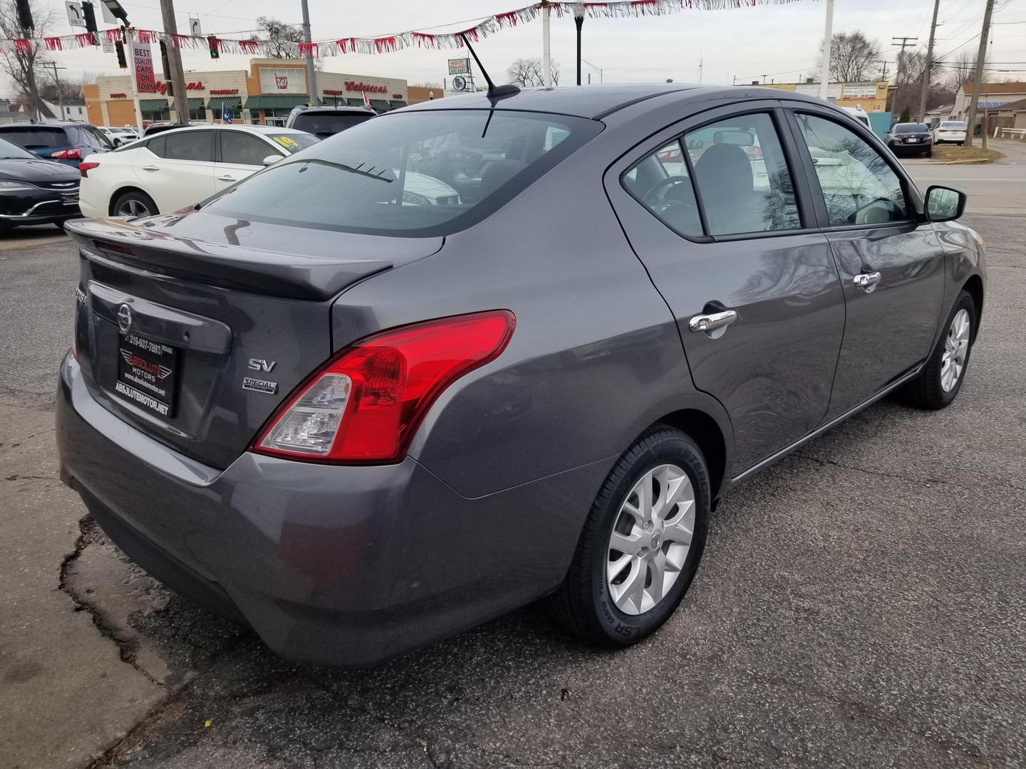 2018 Nissan Versa Sedan SV photo 8