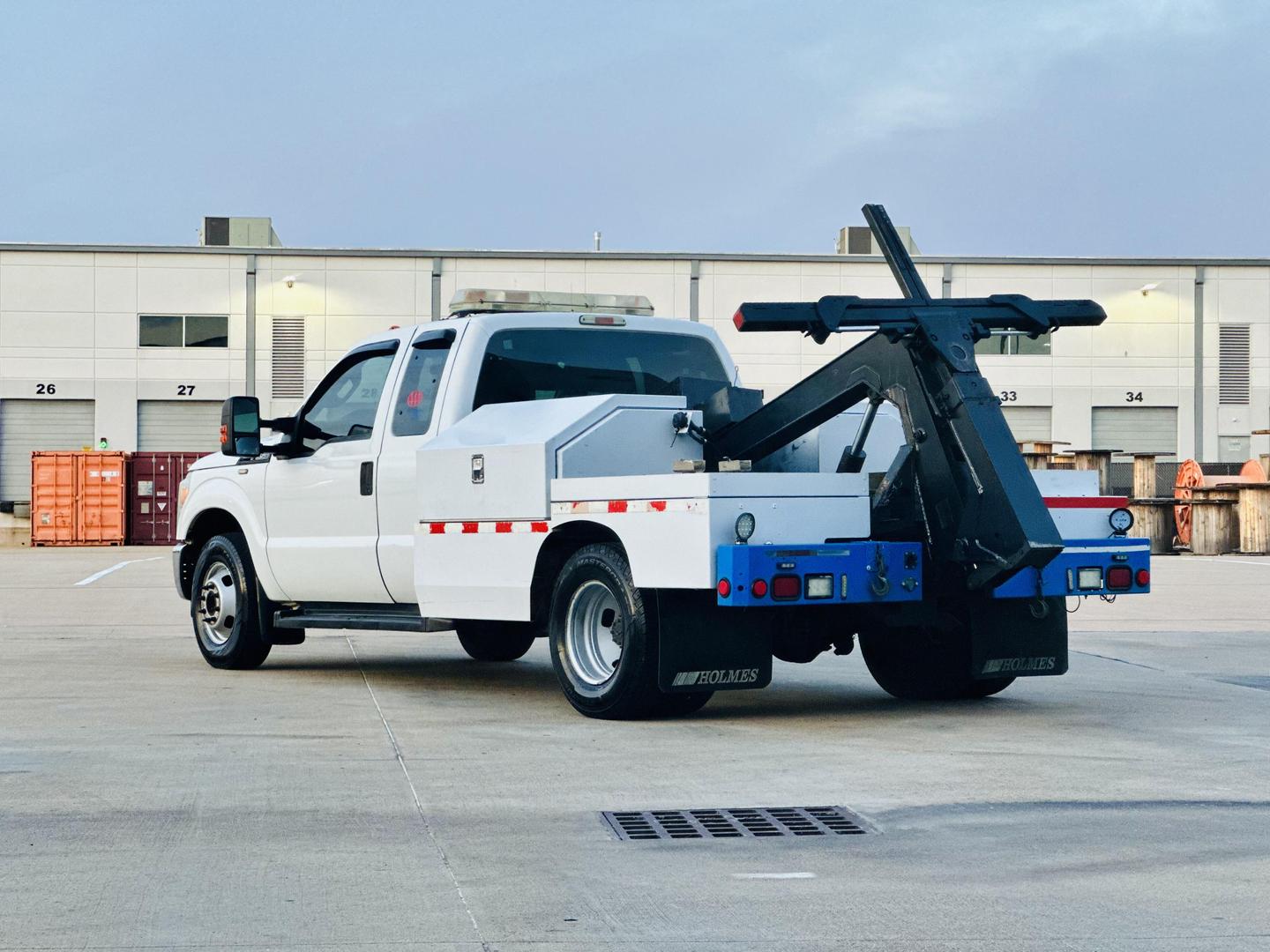 2012 Ford F-350 Super Duty Chassis Cab null photo 6