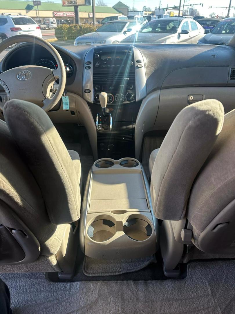 2008 Toyota Sienna CE photo 18