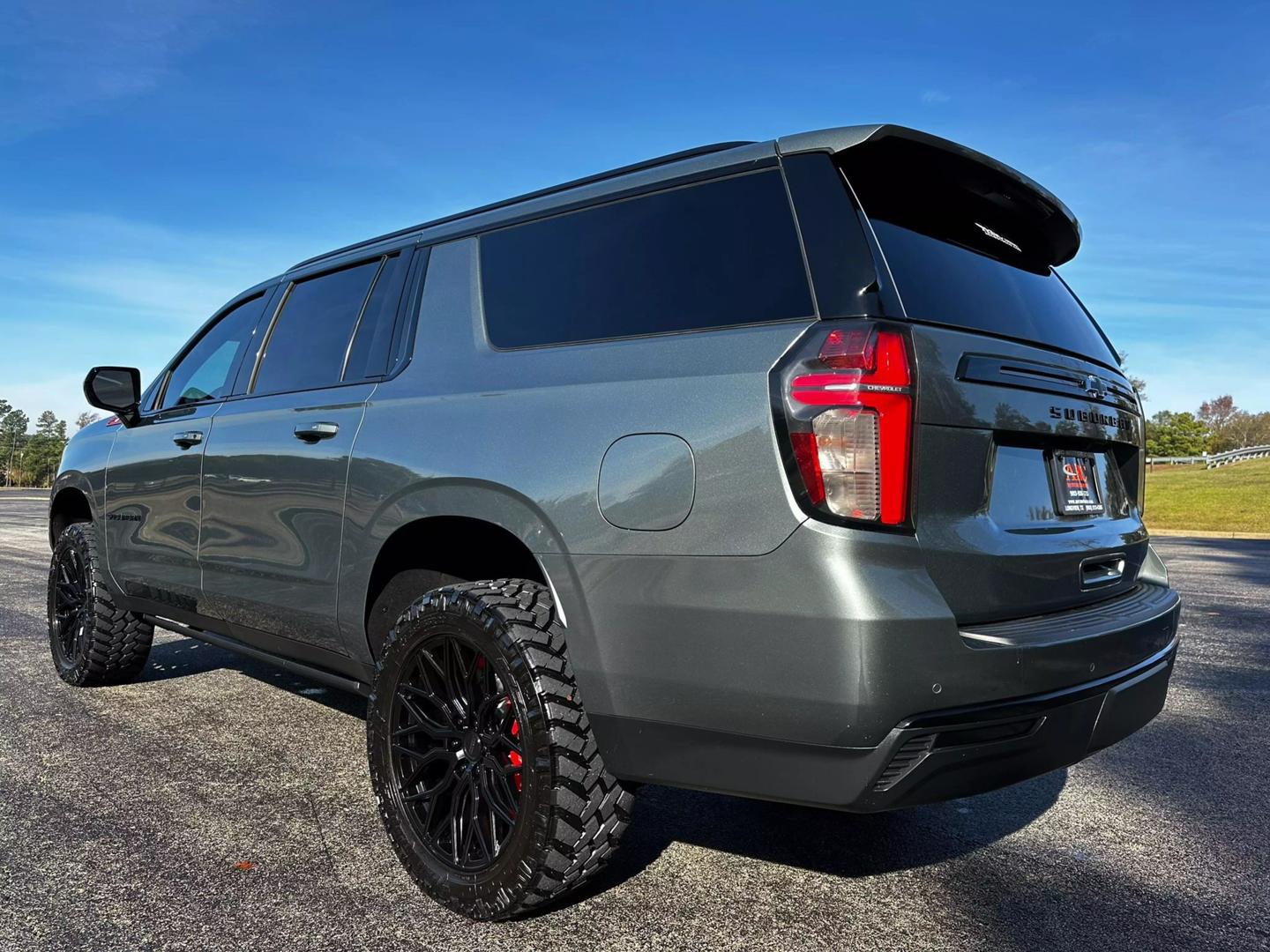 2023 Chevrolet Suburban Z71 photo 8