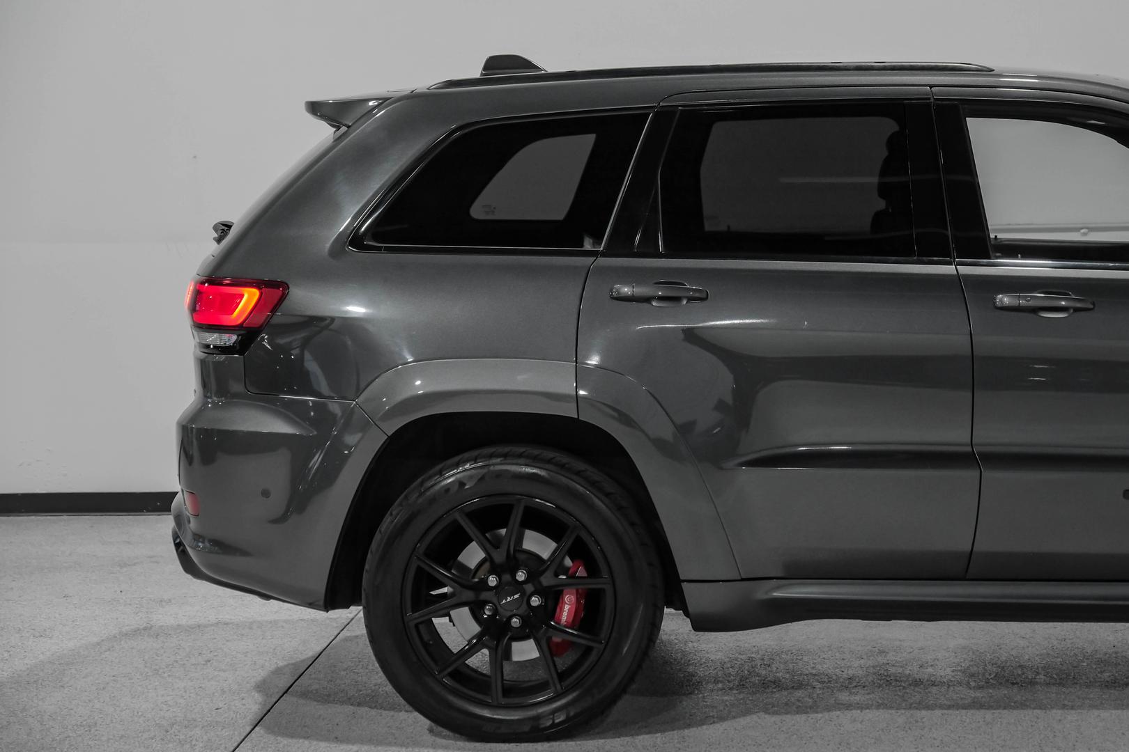 2018 Jeep Grand Cherokee SRT photo 16