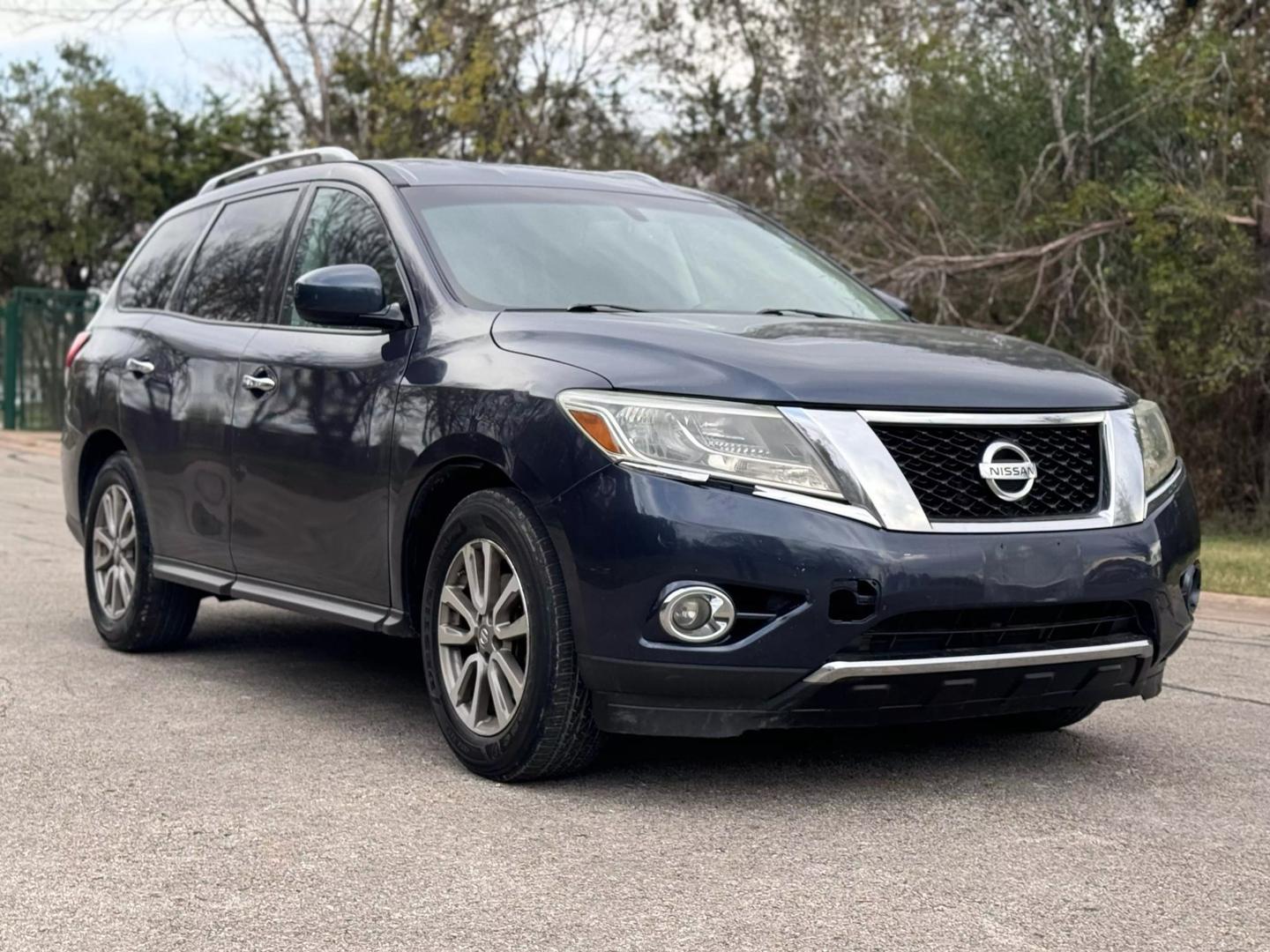 2015 Nissan Pathfinder SV photo 7