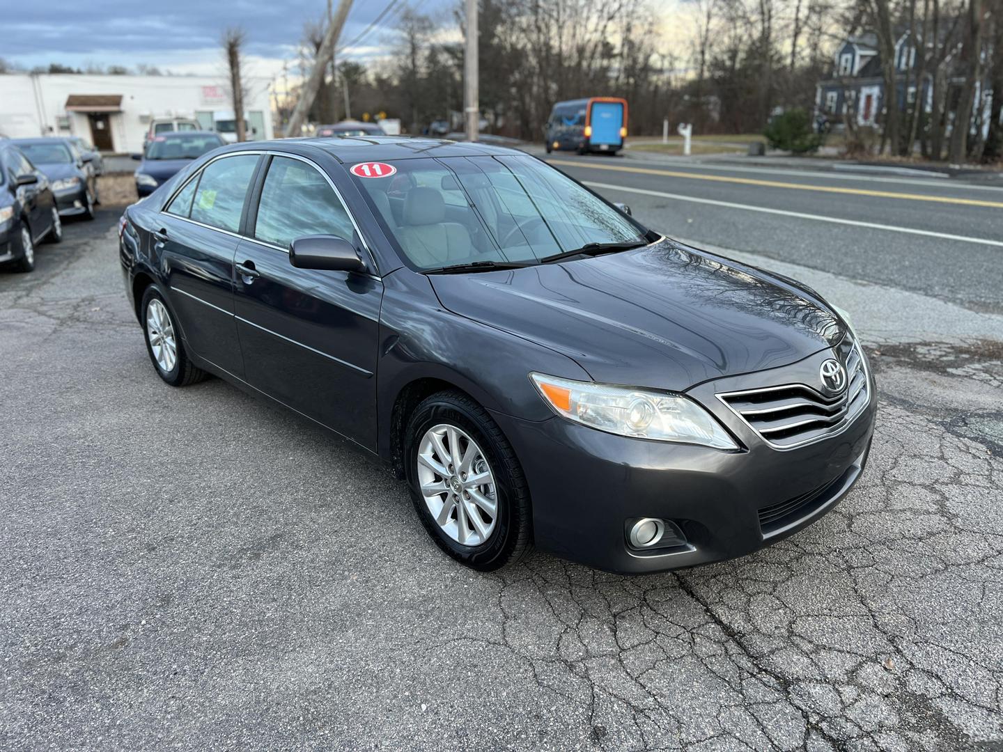 2011 Toyota Camry XLE photo 7