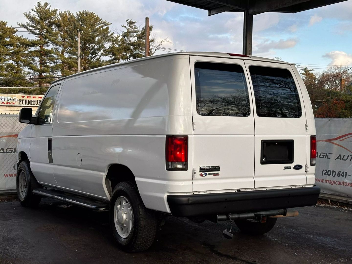 2013 Ford E250 Cargo - Image 9