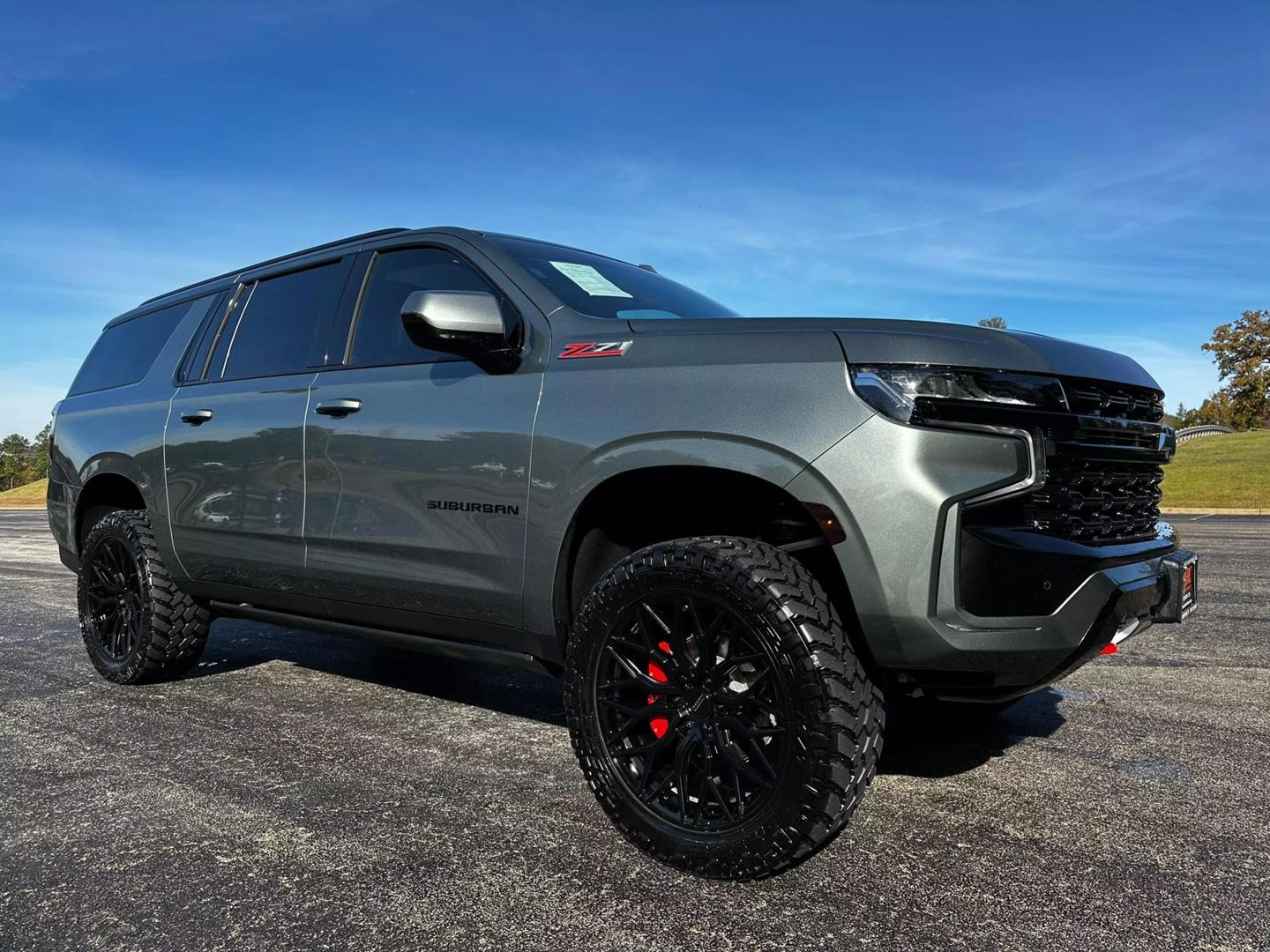 2023 Chevrolet Suburban Z71 photo 5