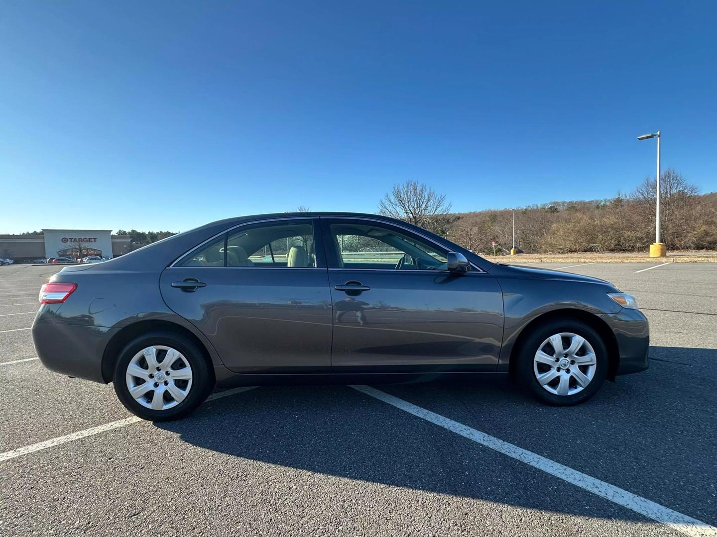 2011 Toyota Camry LE photo 5