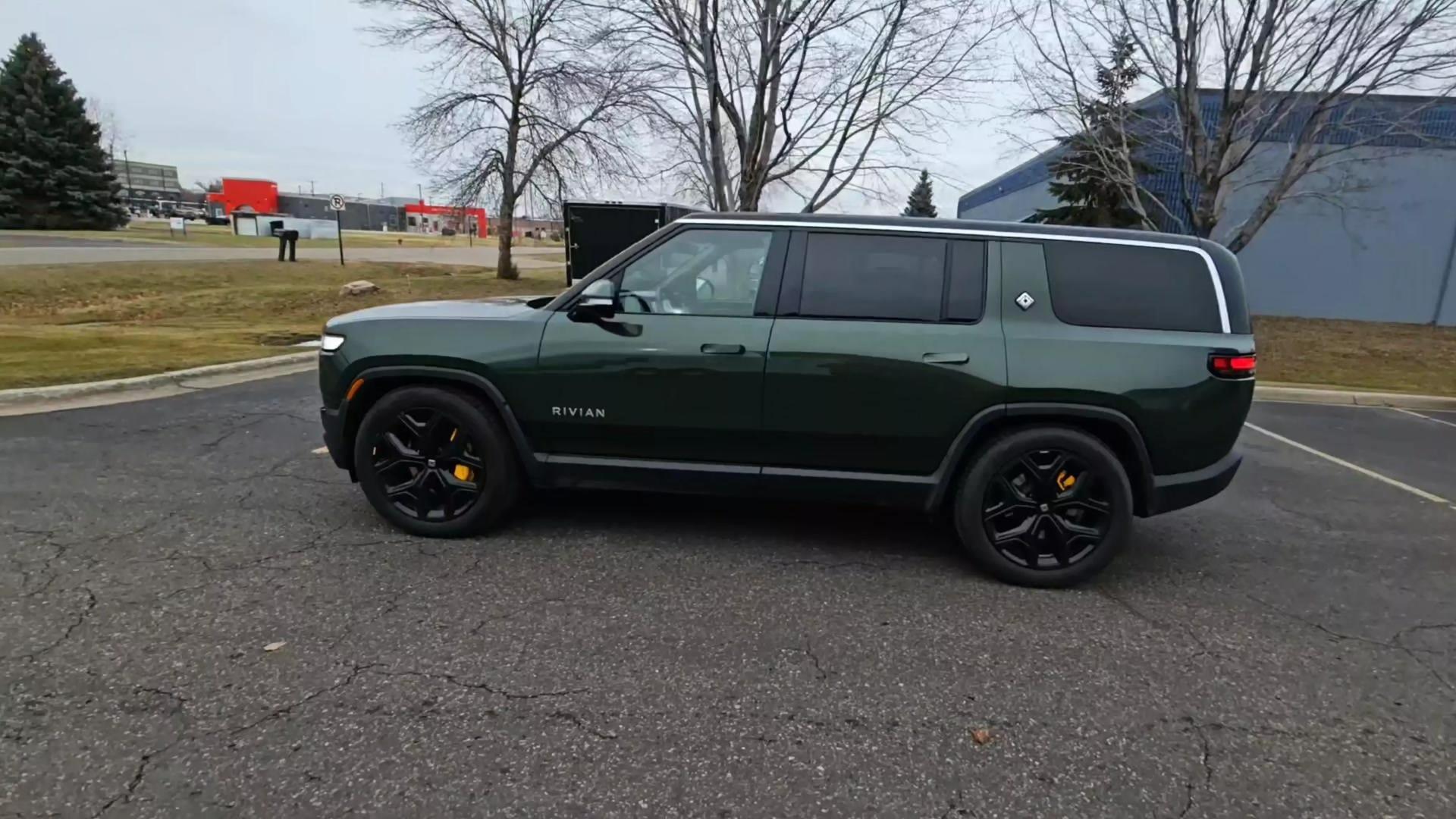 2023 Rivian R1S Adventure photo 2