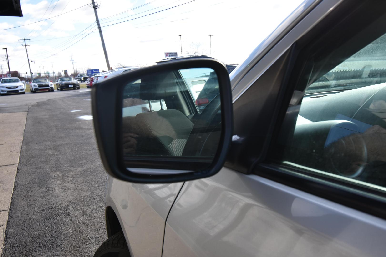 2018 Nissan Versa Sedan SV photo 7