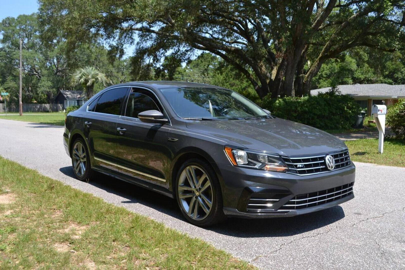 2017 Volkswagen Passat R-Line photo 7