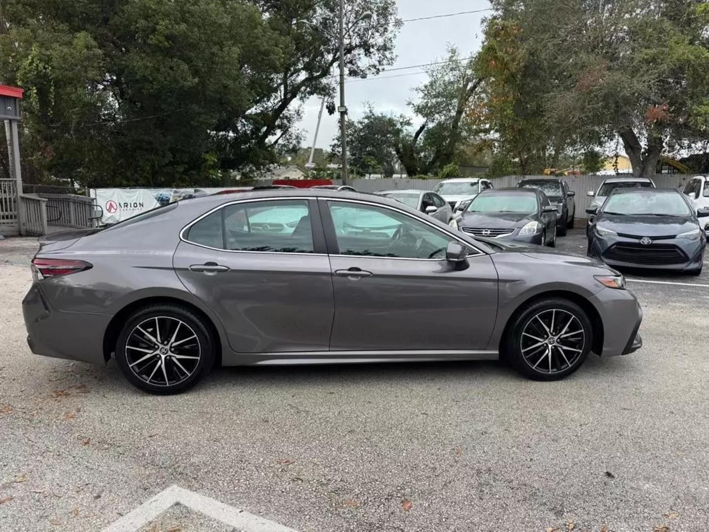 2022 Toyota Camry SE photo 12