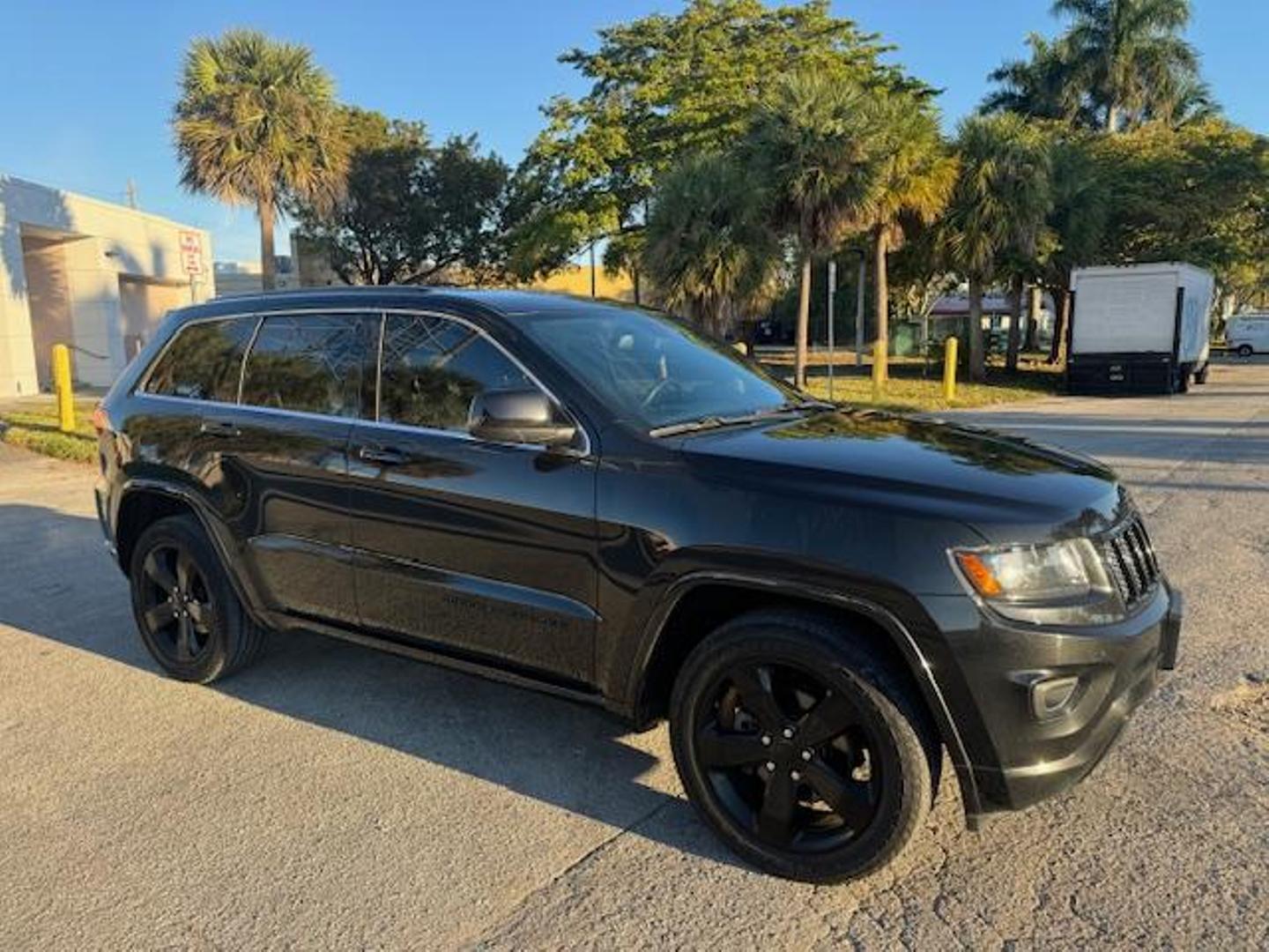 2015 Jeep Grand Cherokee Altitude photo 4