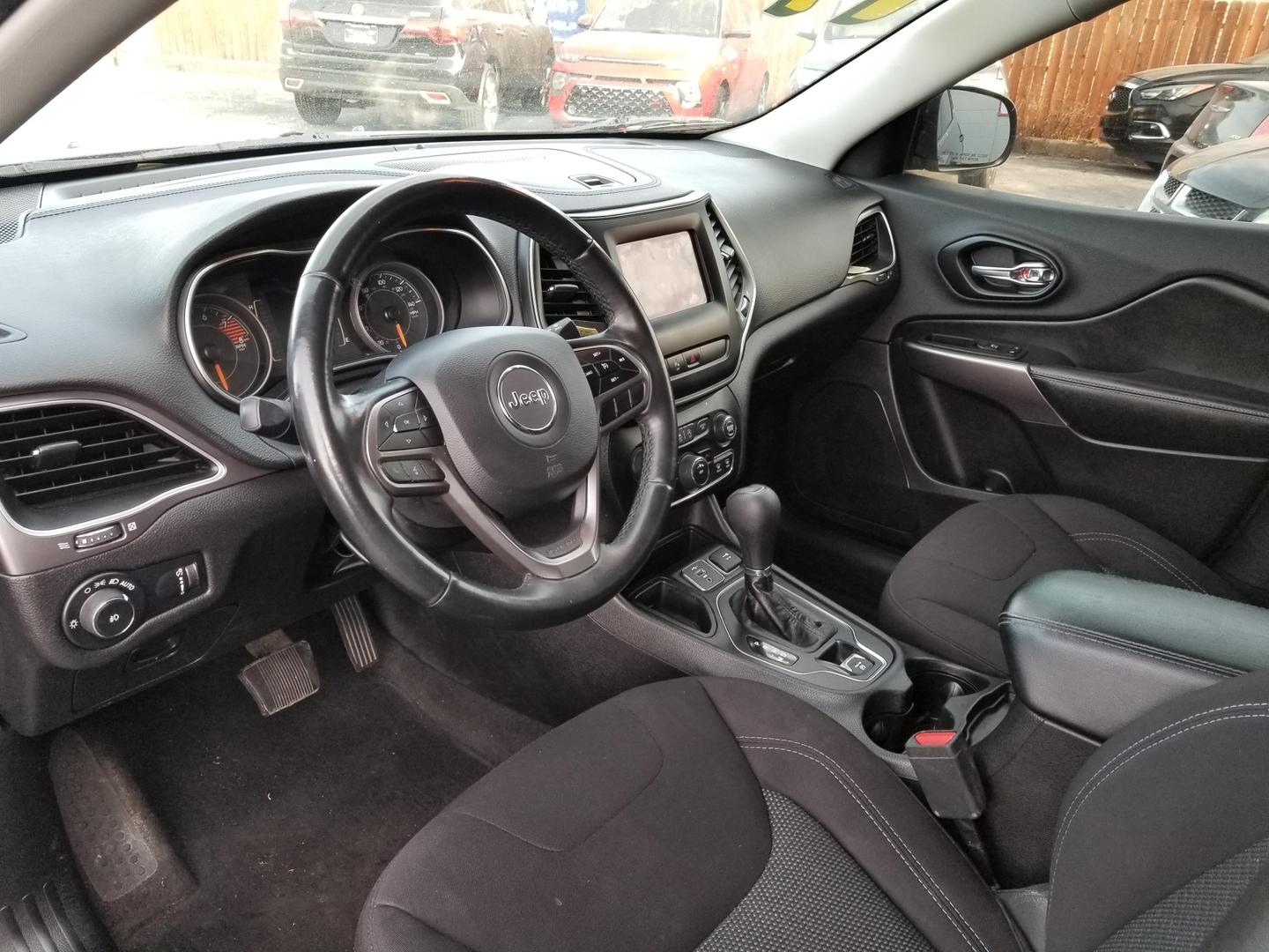 2019 Jeep Cherokee Latitude photo 10