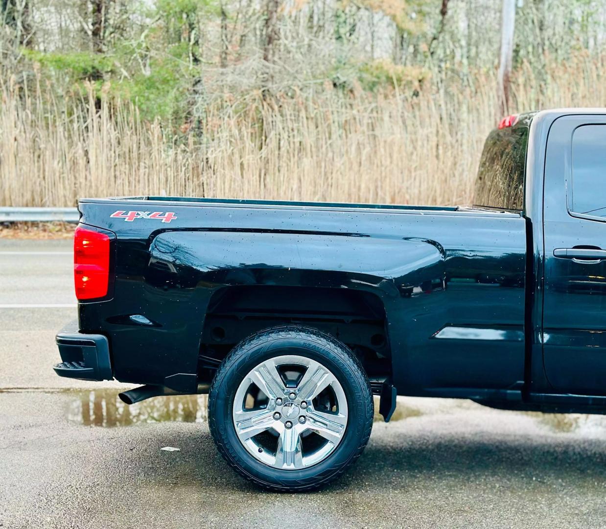 2017 Chevrolet Silverado 1500 Custom photo 11