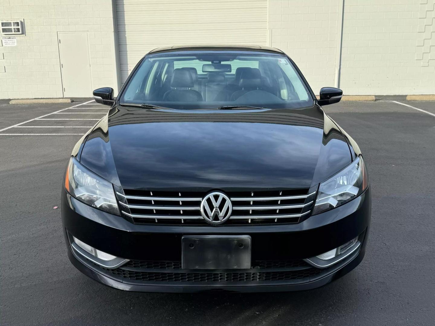 2014 Volkswagen Passat SEL Premium photo 3