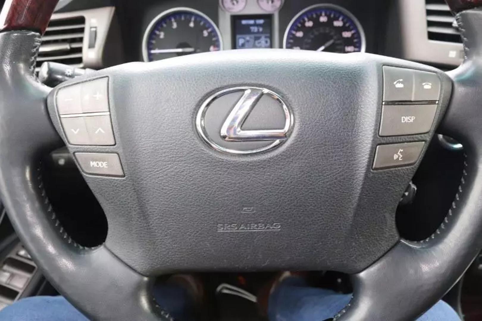 2011 Lexus LX 570 photo 8