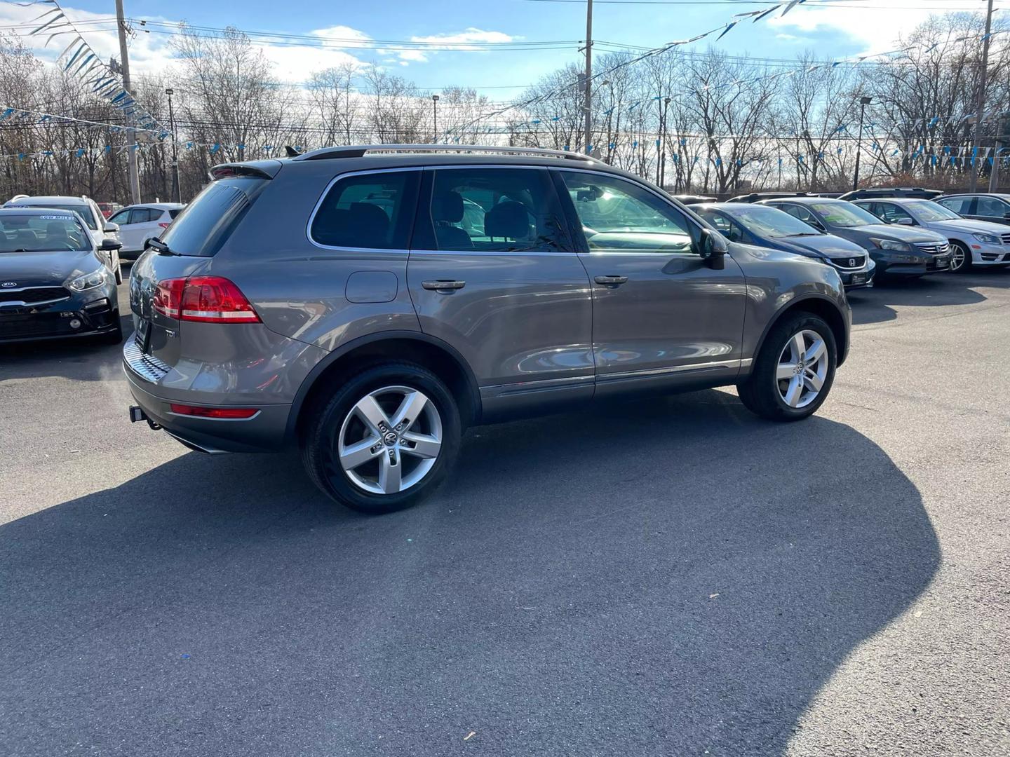 2014 Volkswagen Touareg Sport photo 19