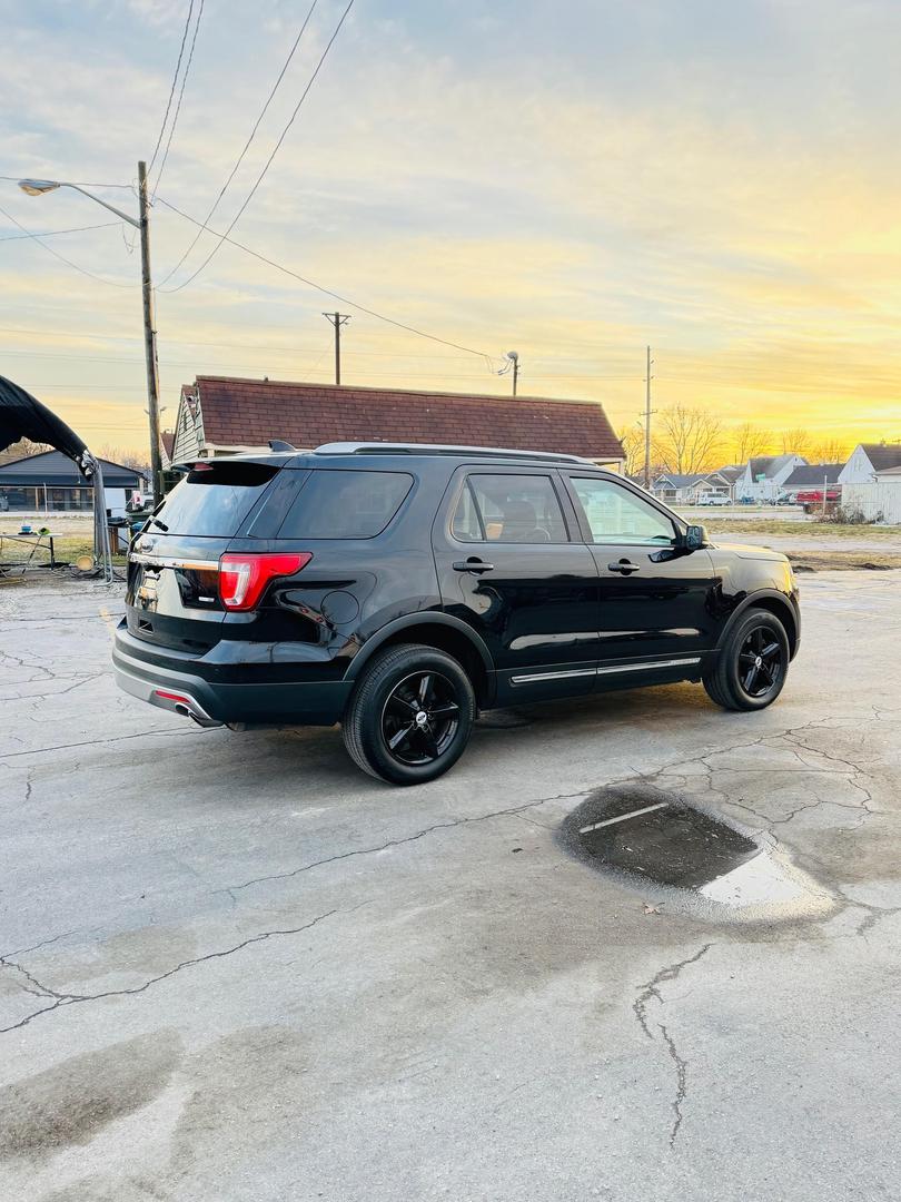 2017 Ford Explorer XLT photo 6