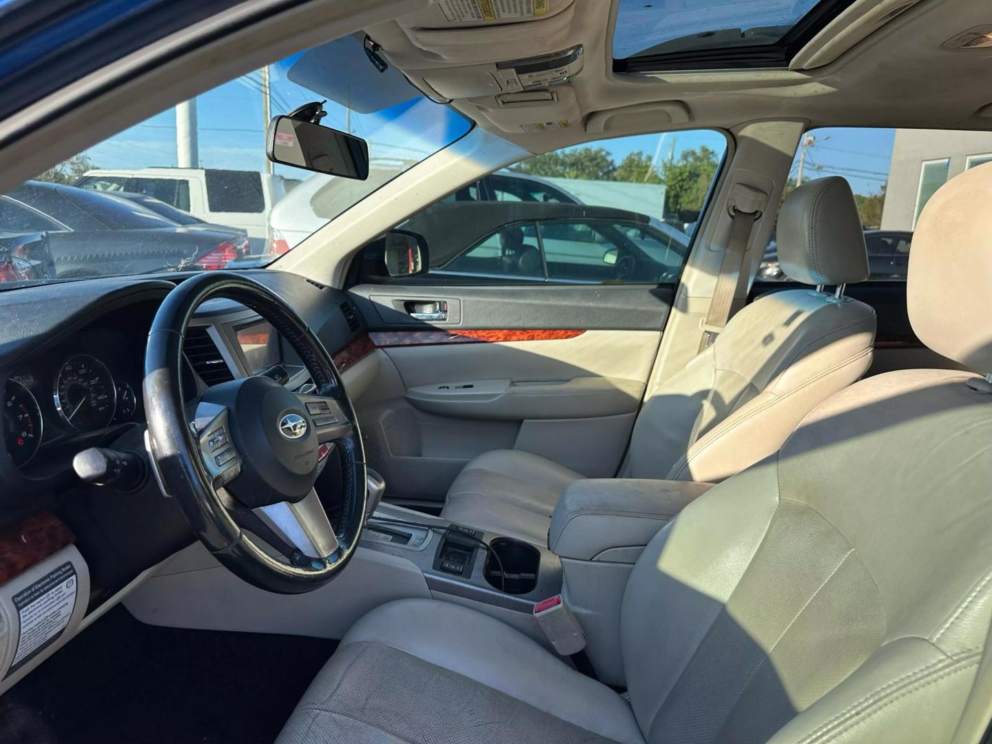 2010 Subaru Outback I Limited photo 4