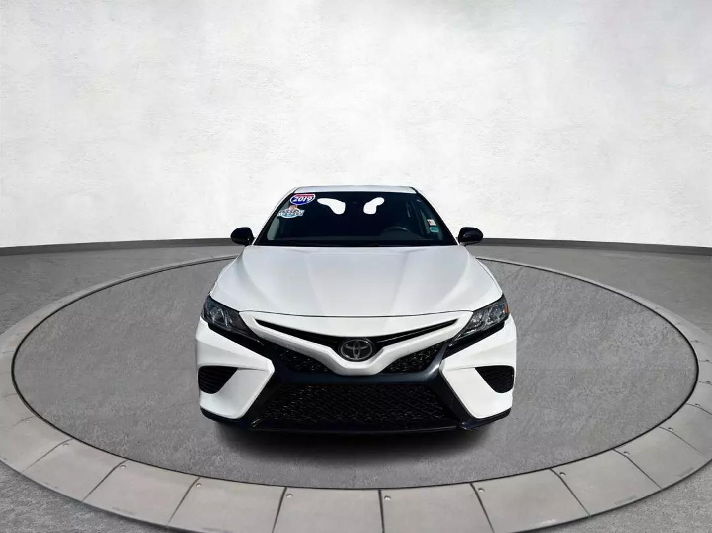 2019 Toyota Camry SE photo 7