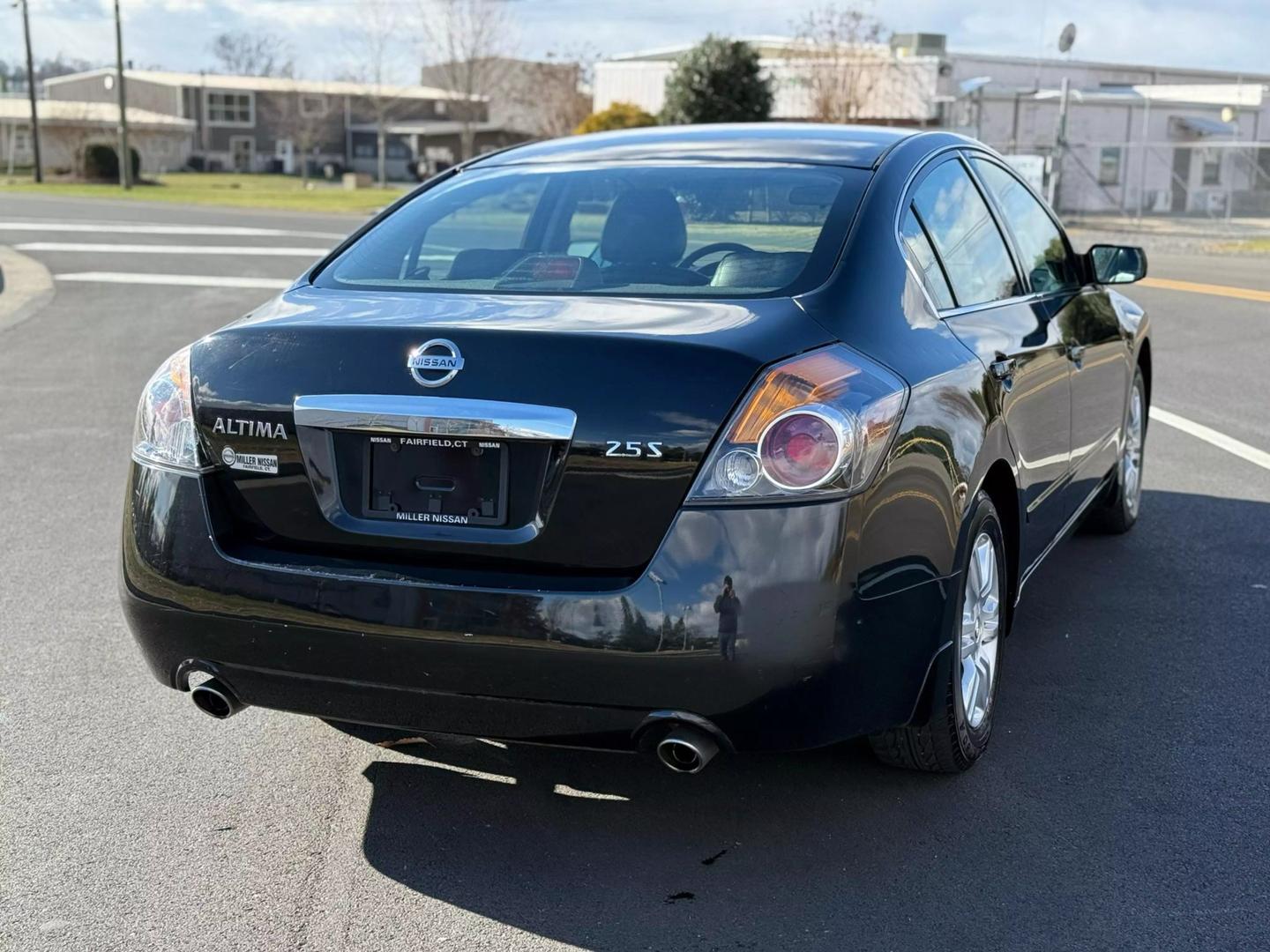 2010 Nissan Altima S photo 5