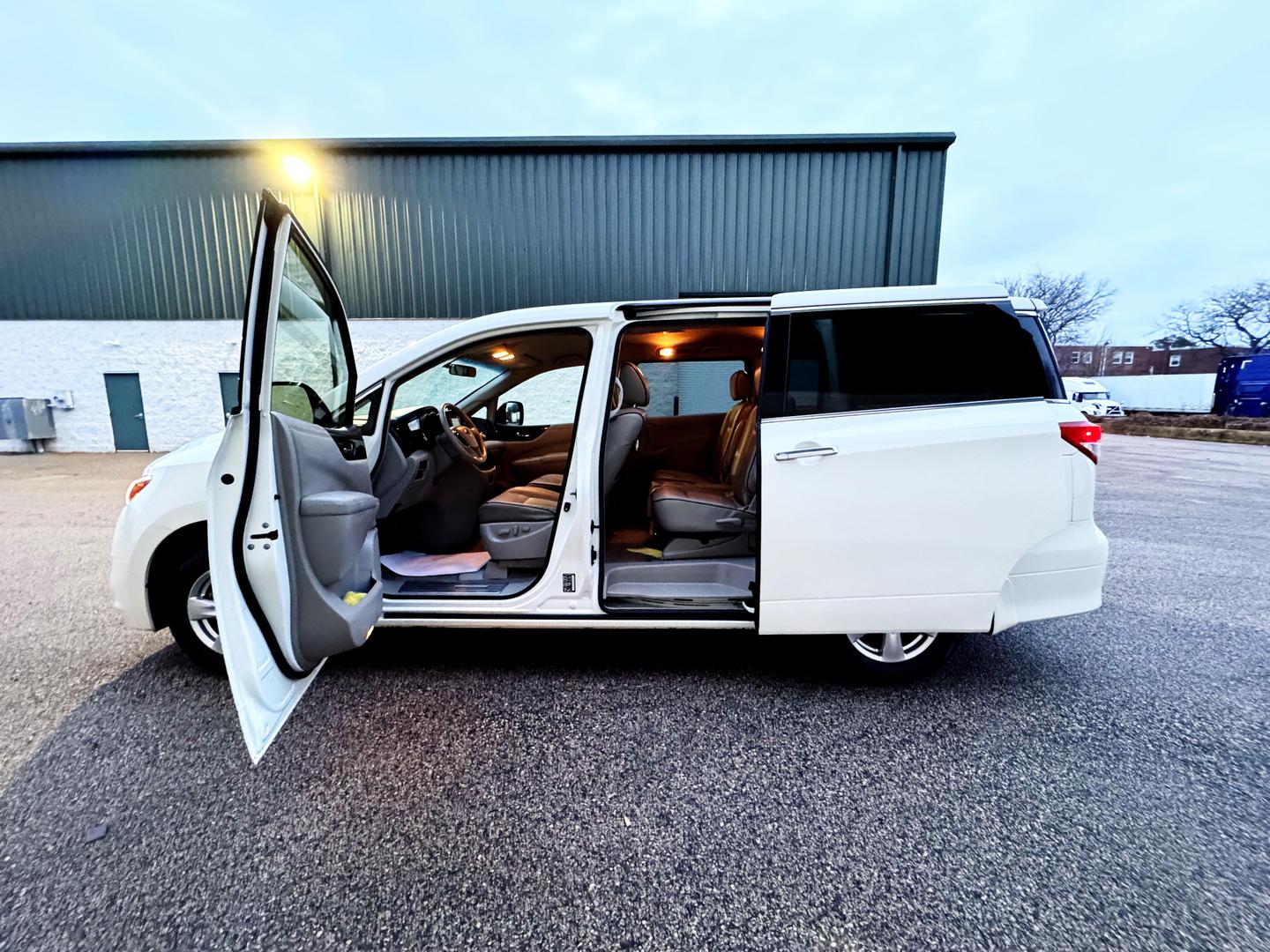 2015 Nissan Quest SV photo 11