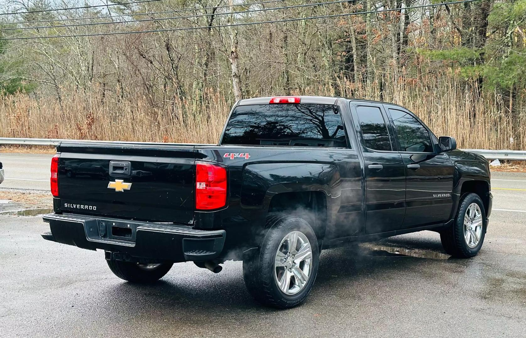 2017 Chevrolet Silverado 1500 Custom photo 12