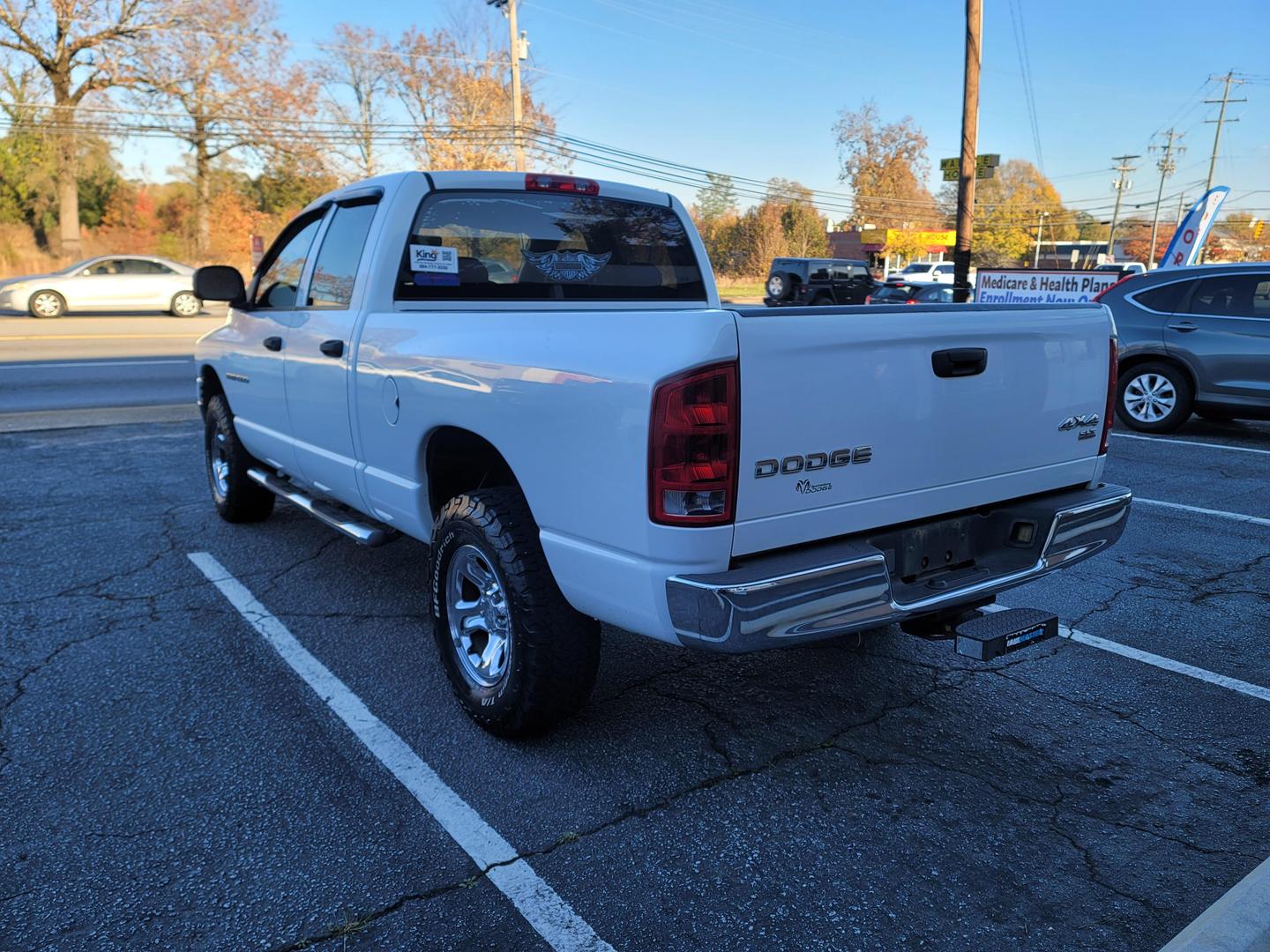 2004 Dodge Ram 1500 Pickup SLT photo 3