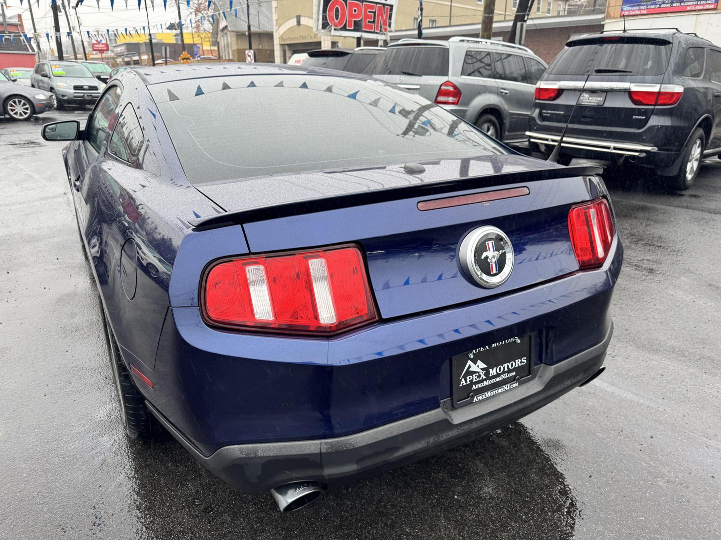 2012 Ford Mustang V6 photo 9