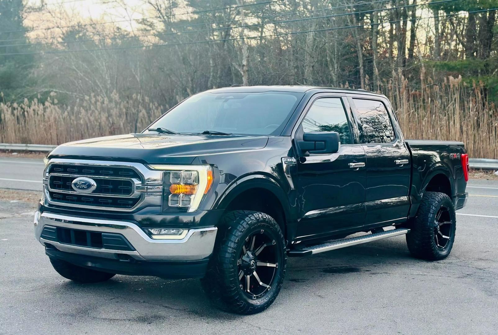 2022 Ford F-150 XLT photo 2