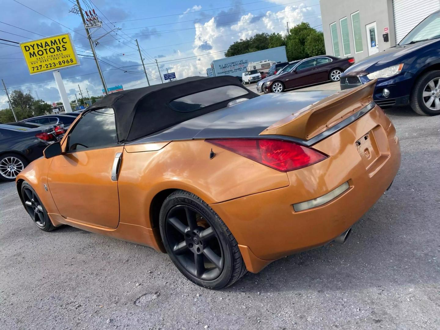 2004 Nissan 350Z Roadster Touring photo 11