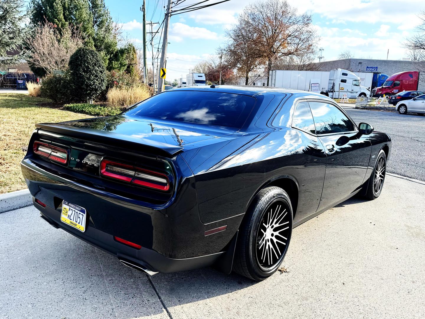 2017 Dodge Challenger R/T photo 4