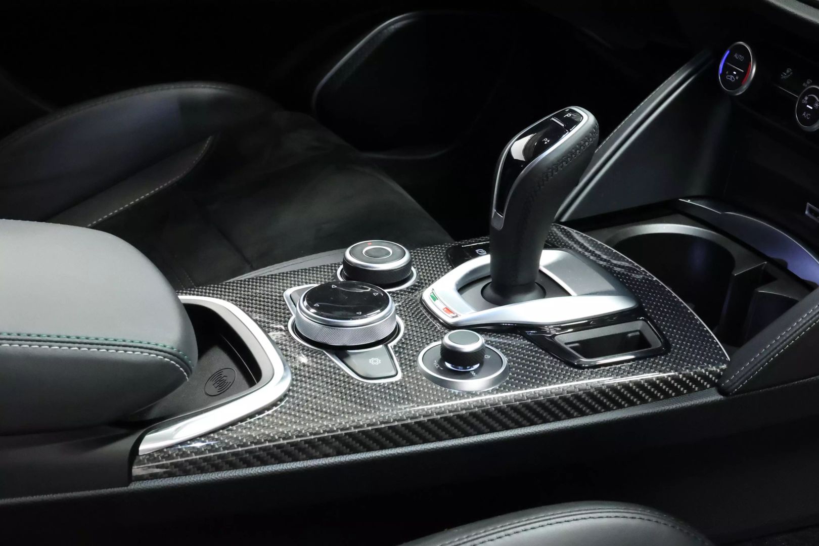 2022 Alfa Romeo Stelvio - Image 84