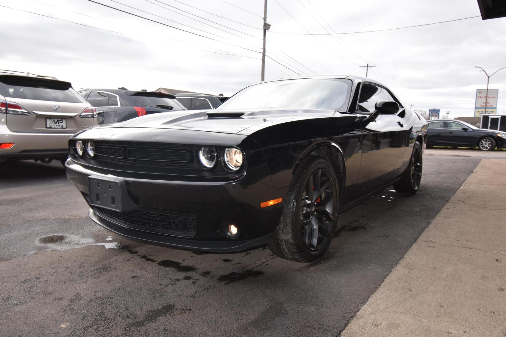 2023 Dodge Challenger SXT photo 3