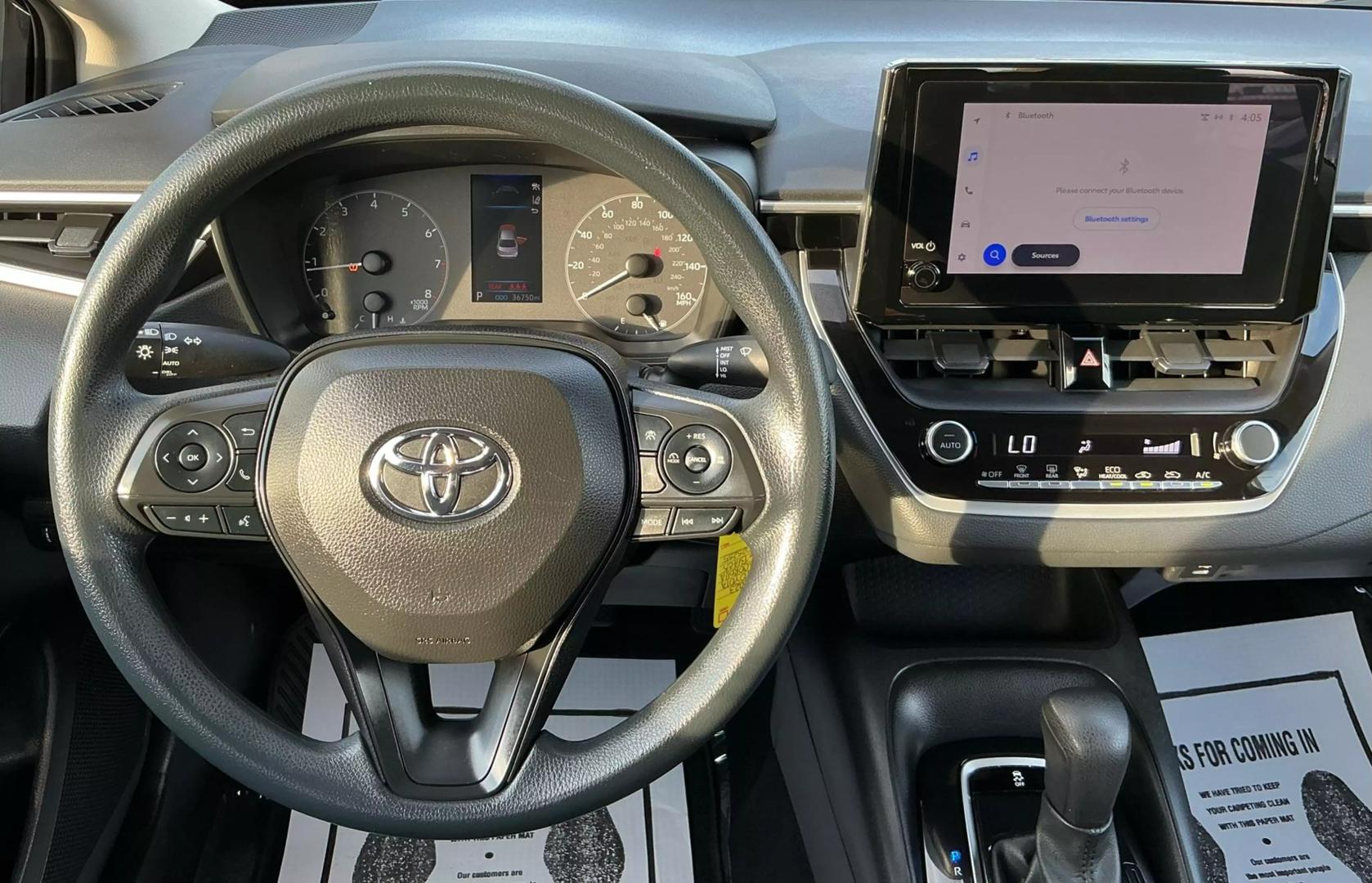 2023 Toyota Corolla LE photo 22