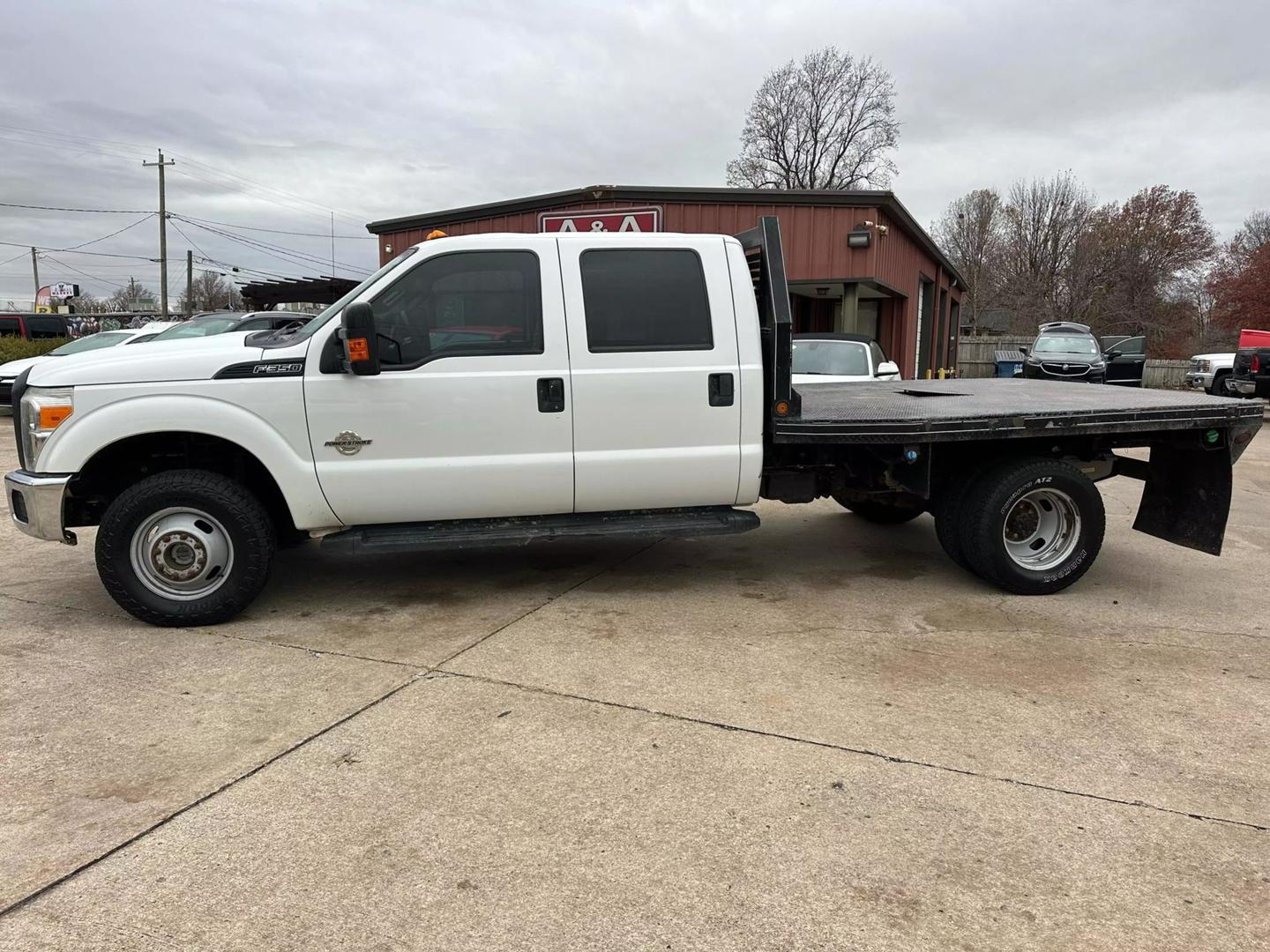 2015 Ford F-350 Super Duty Chassis Cab XL photo 2