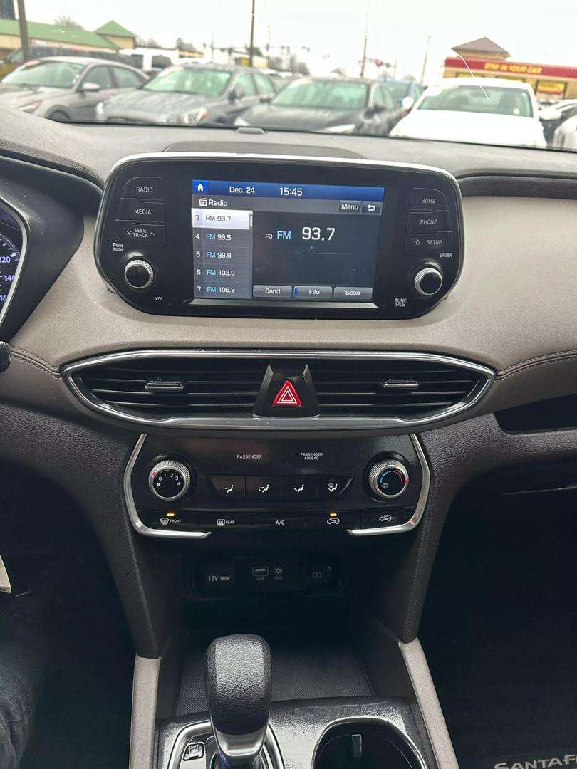 2019 Hyundai Santa Fe SE photo 29