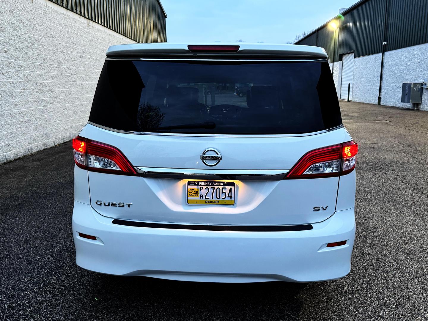 2015 Nissan Quest SV photo 4