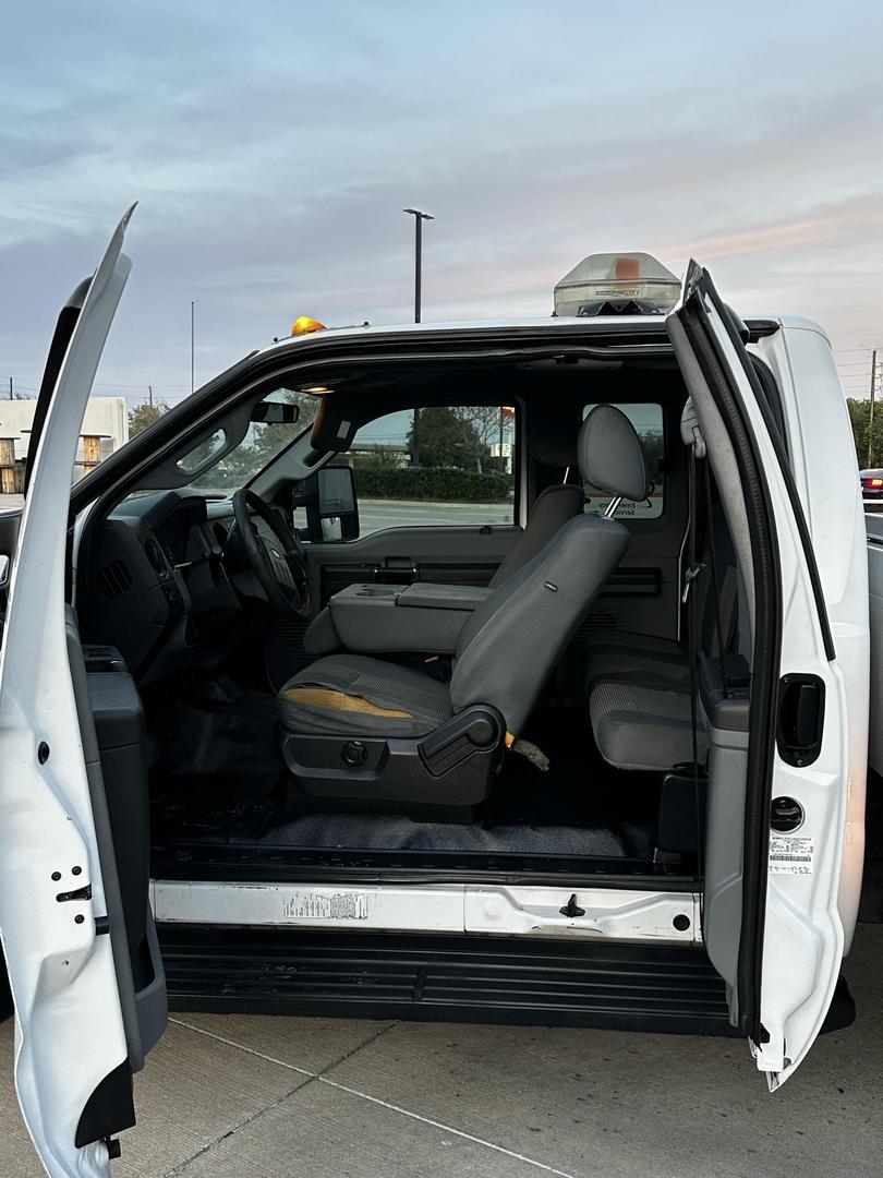 2012 Ford F-350 Super Duty Chassis Cab null photo 1