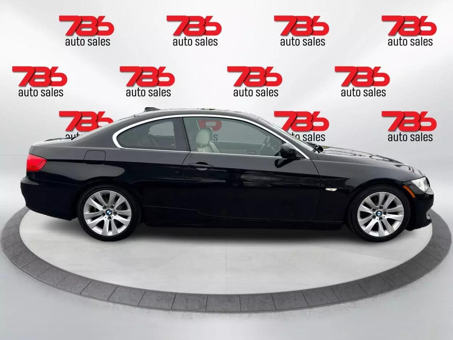 2011 BMW 3 Series 328i photo 2