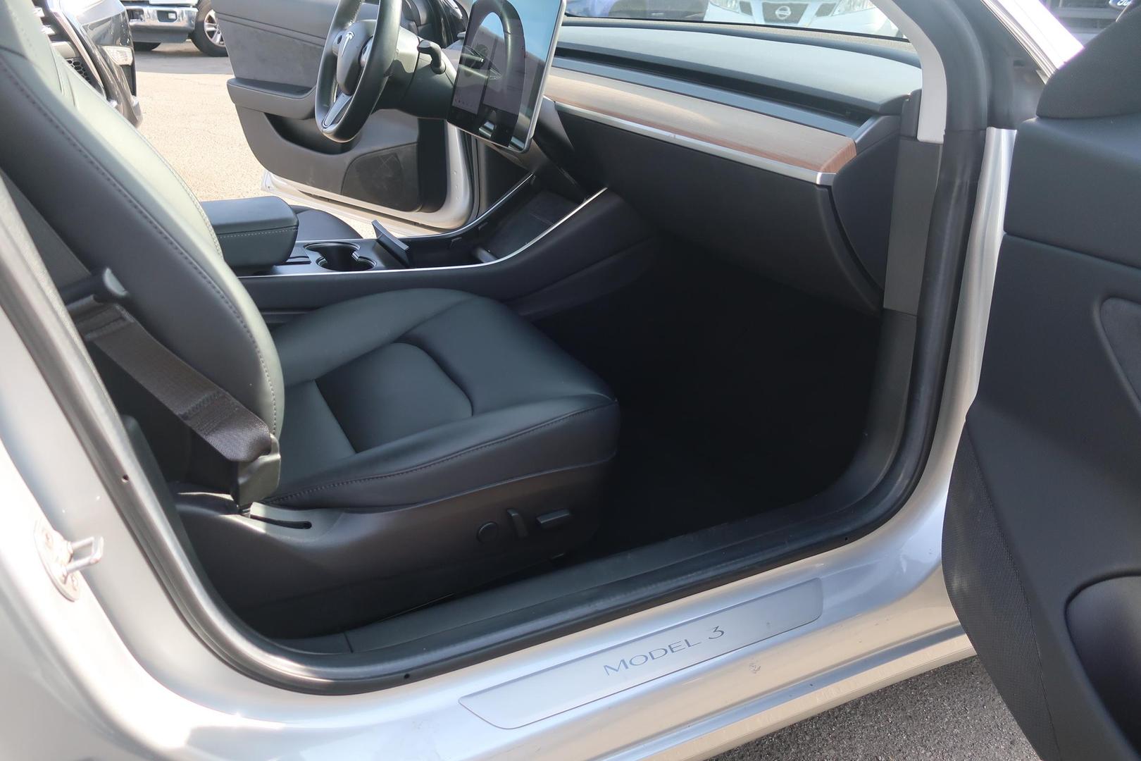 2018 Tesla Model 3 Long Range photo 29