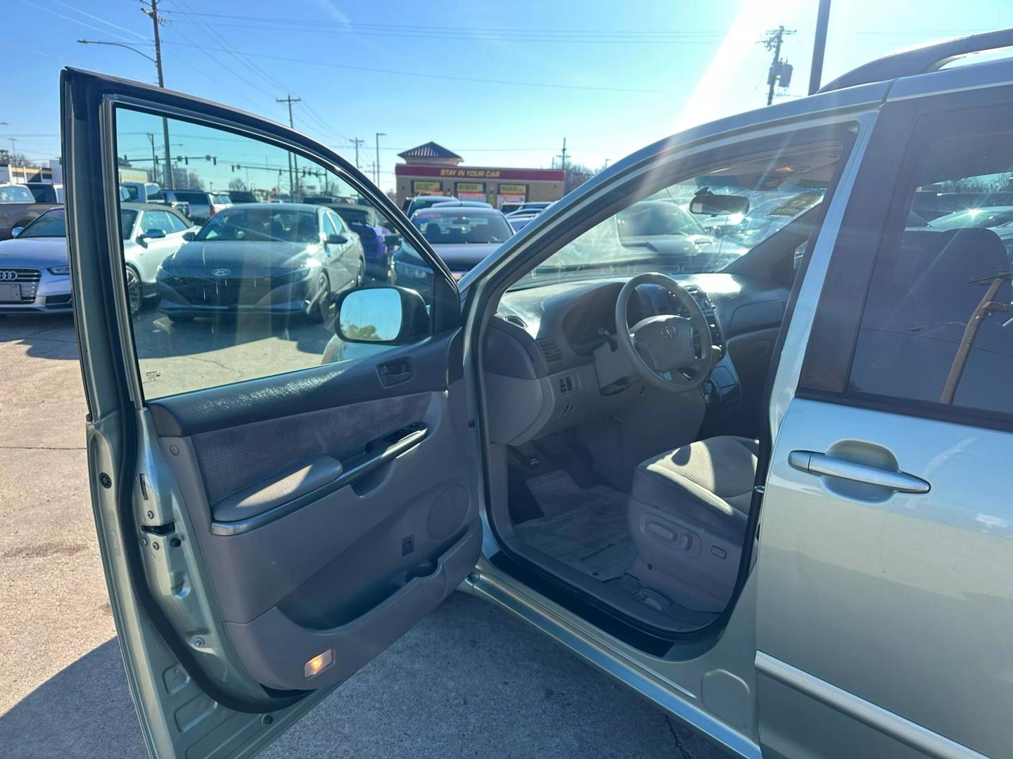 2008 Toyota Sienna CE photo 17