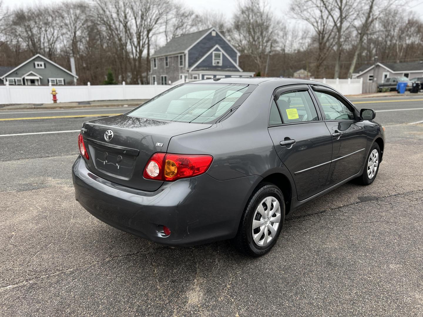 2010 Toyota Corolla LE photo 5