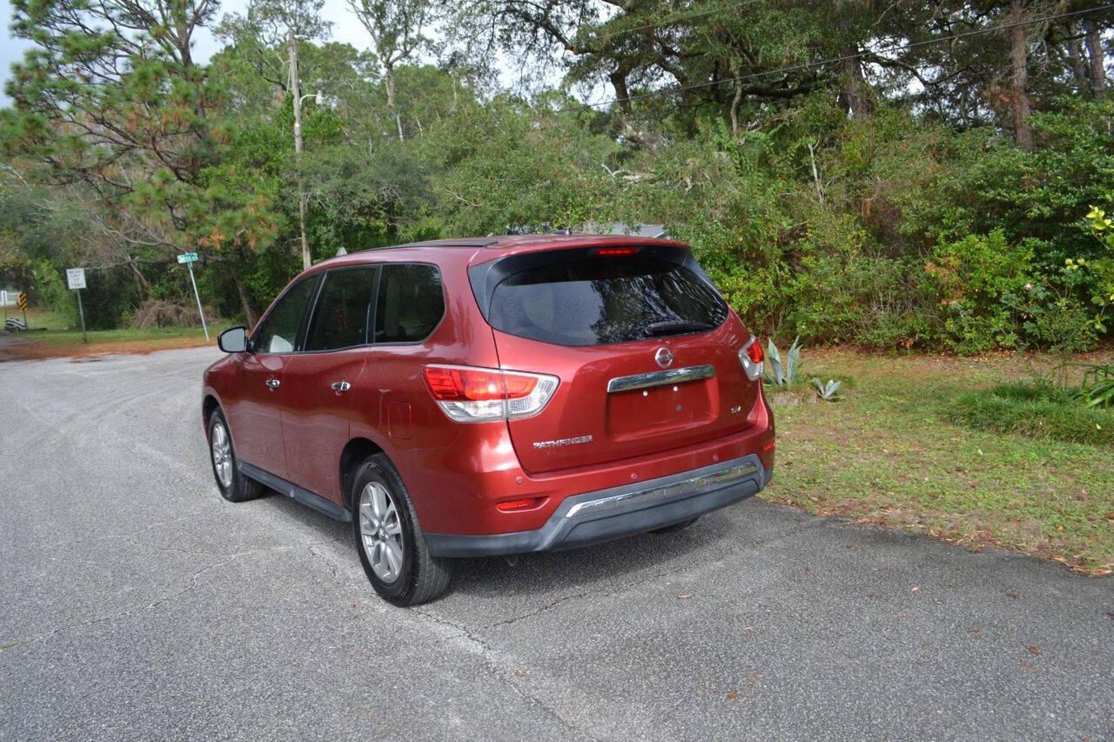 2013 Nissan Pathfinder SV photo 6