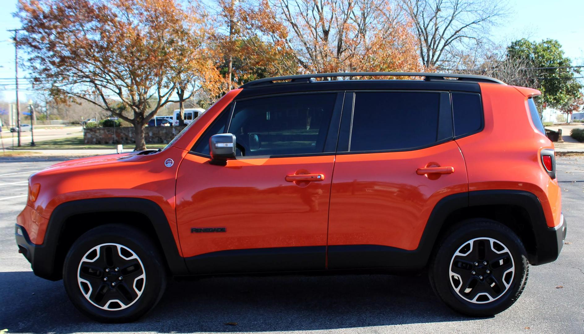 2016 Jeep Renegade Trailhawk photo 2