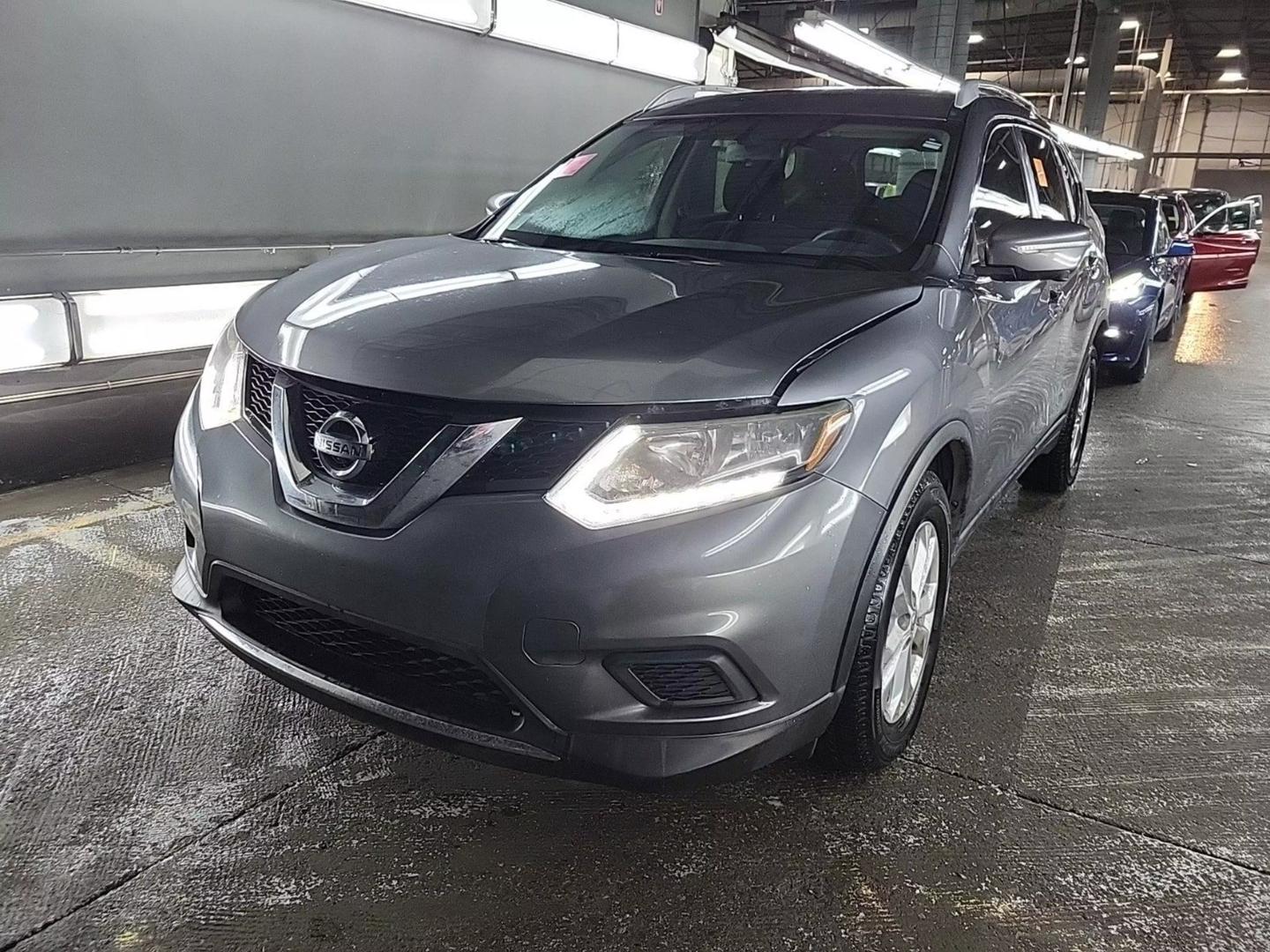 2015 Nissan Rogue SV photo 2