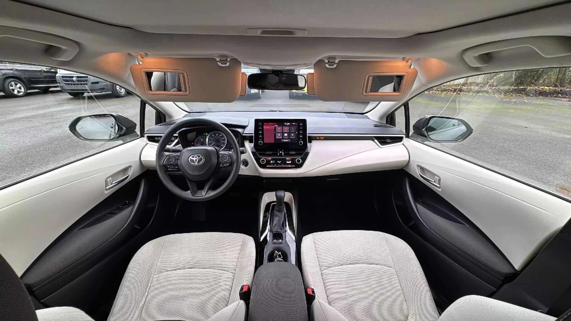 2020 Toyota Corolla LE photo 29