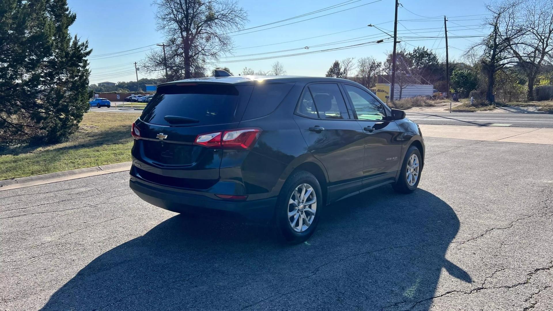 2019 Chevrolet Equinox LS photo 5