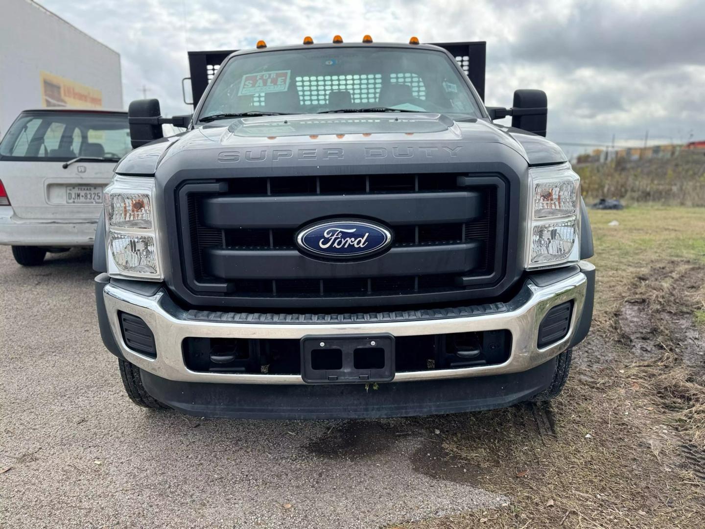 2014 Ford F550 null photo 2