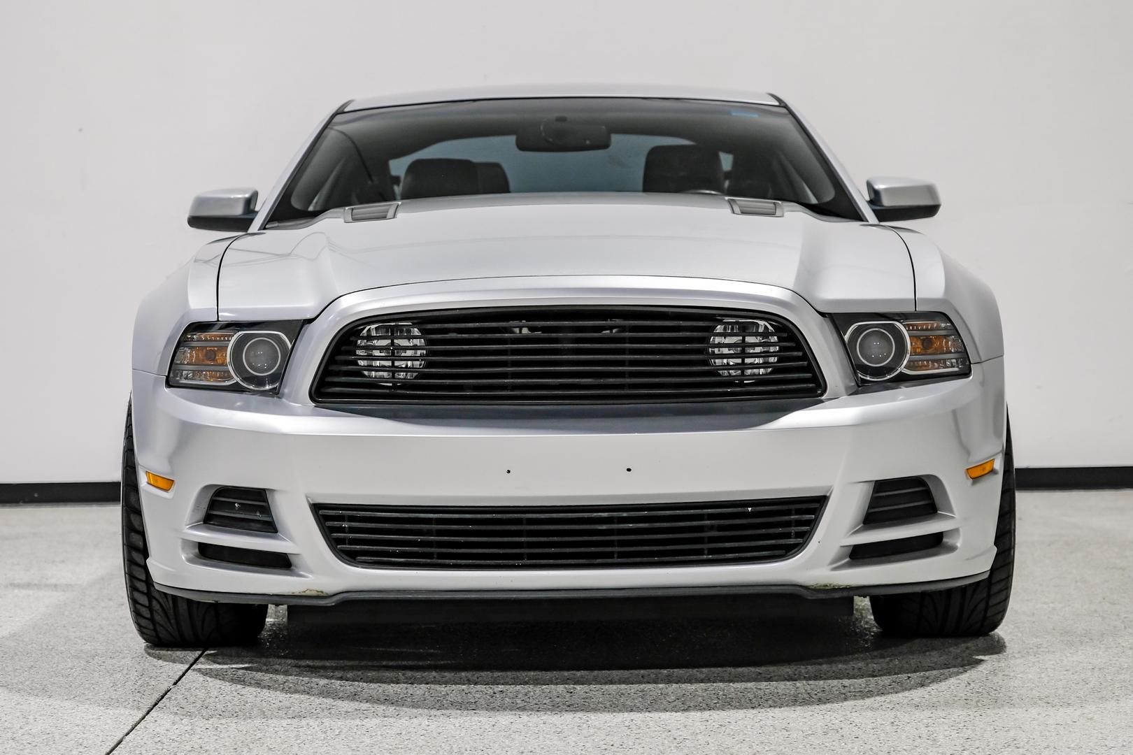 2013 Ford Mustang GT photo 3